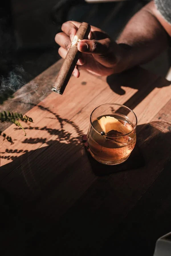 Genuss in Harmonie: Die perfekte Paarung von Spirituosen und Zigarren